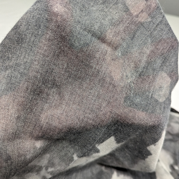 Scarf elegant with lace 49" W x 50" L - Picture 5 of 7